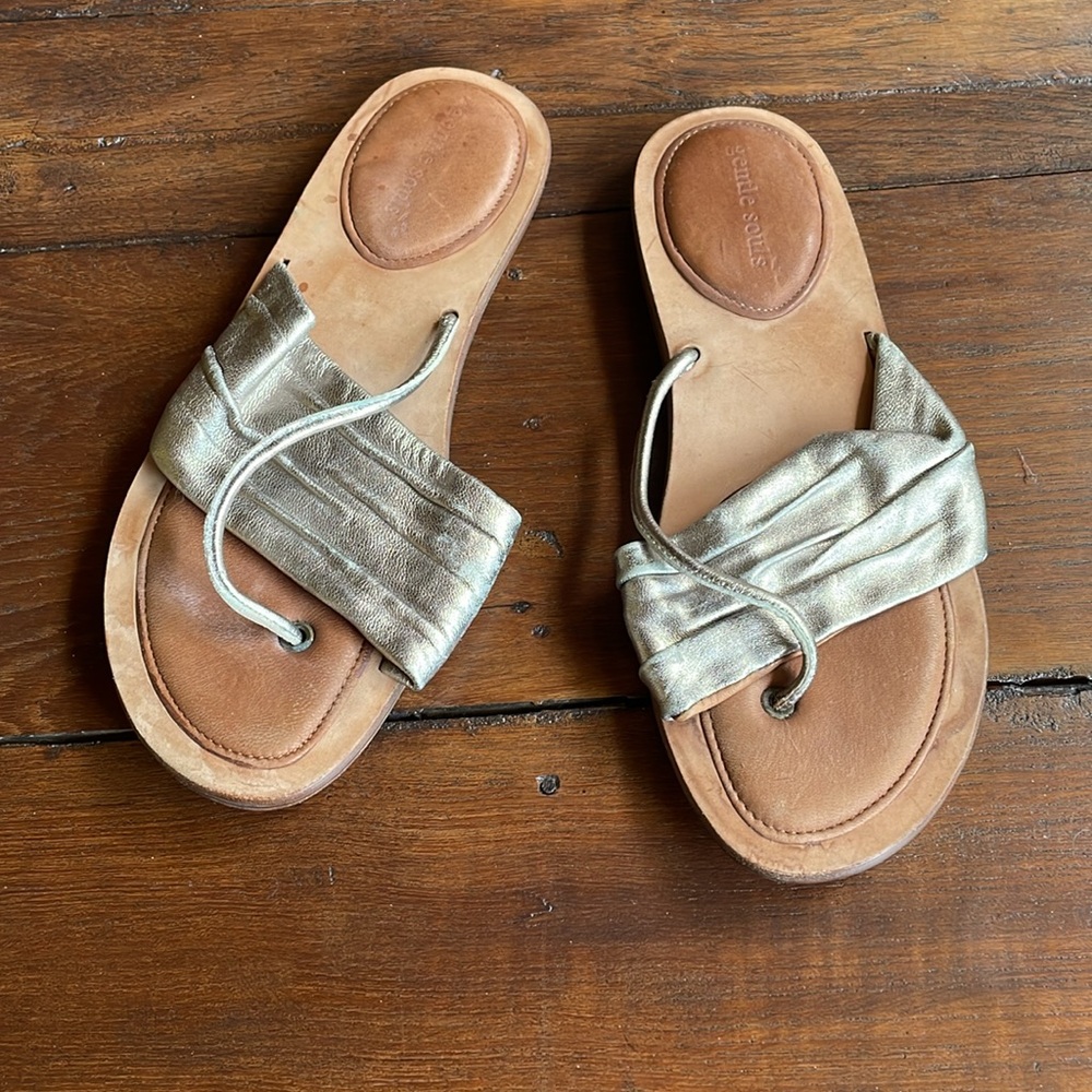 Gentle Souls gold flat sandals, size 7.5